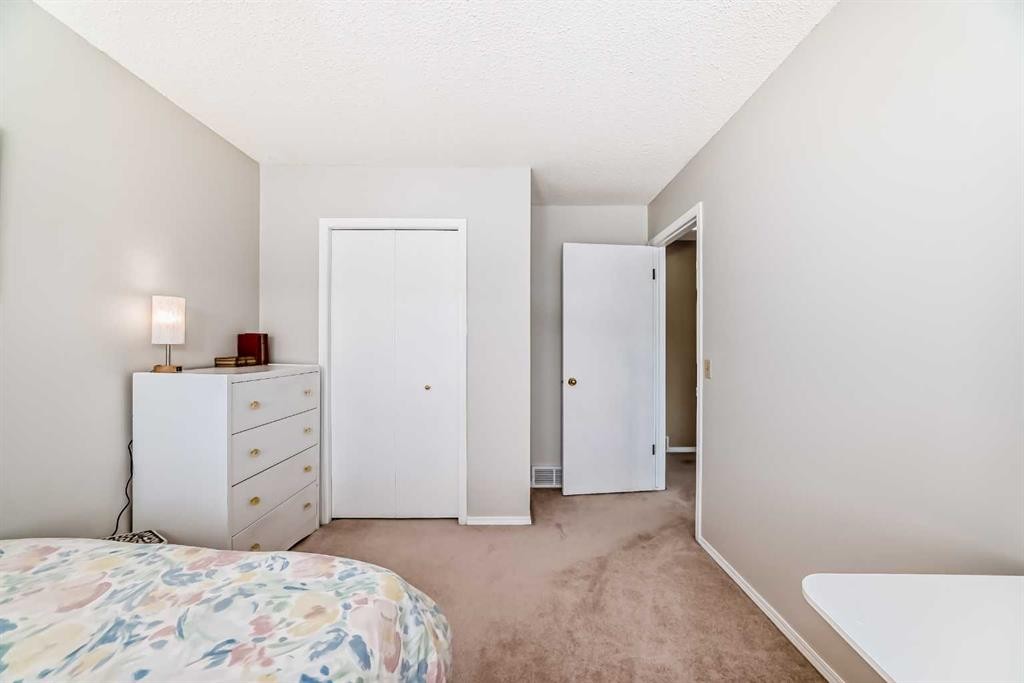 151 Macewan Park Circle Nw, Calgary, AB - Indoor Photo Showing Bedroom