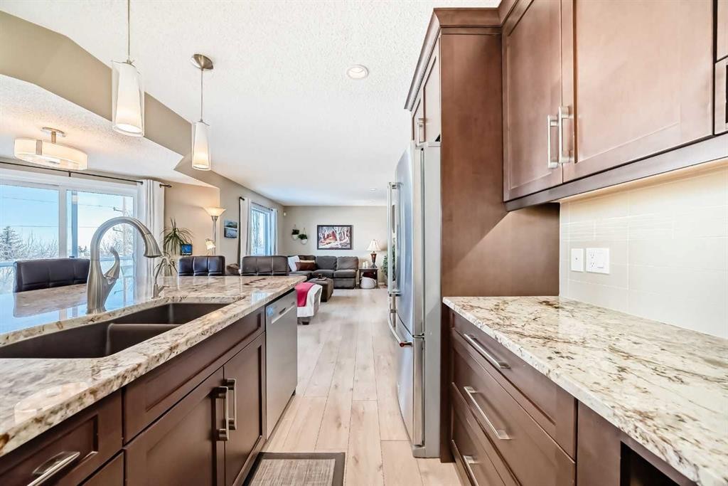151 Macewan Park Circle Nw, Calgary, AB - Indoor Photo Showing Kitchen With Double Sink With Upgraded Kitchen