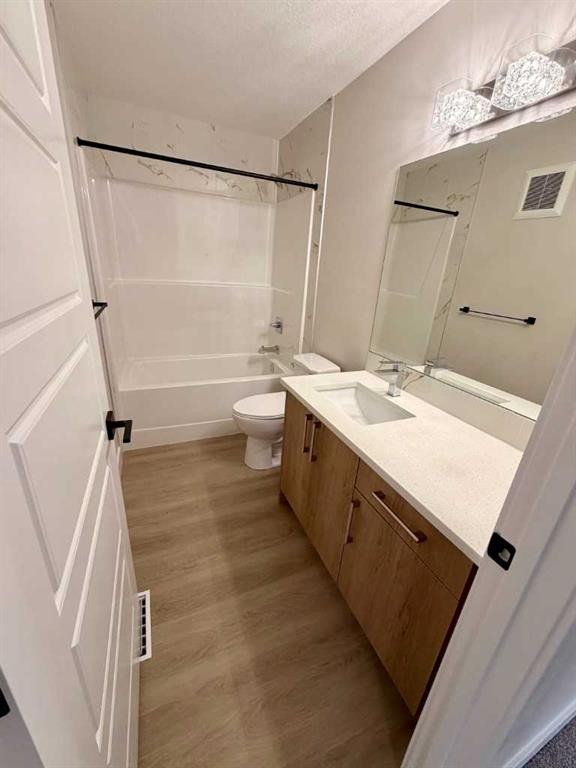 534 Ranch Green, Strathmore, AB - Indoor Photo Showing Bathroom