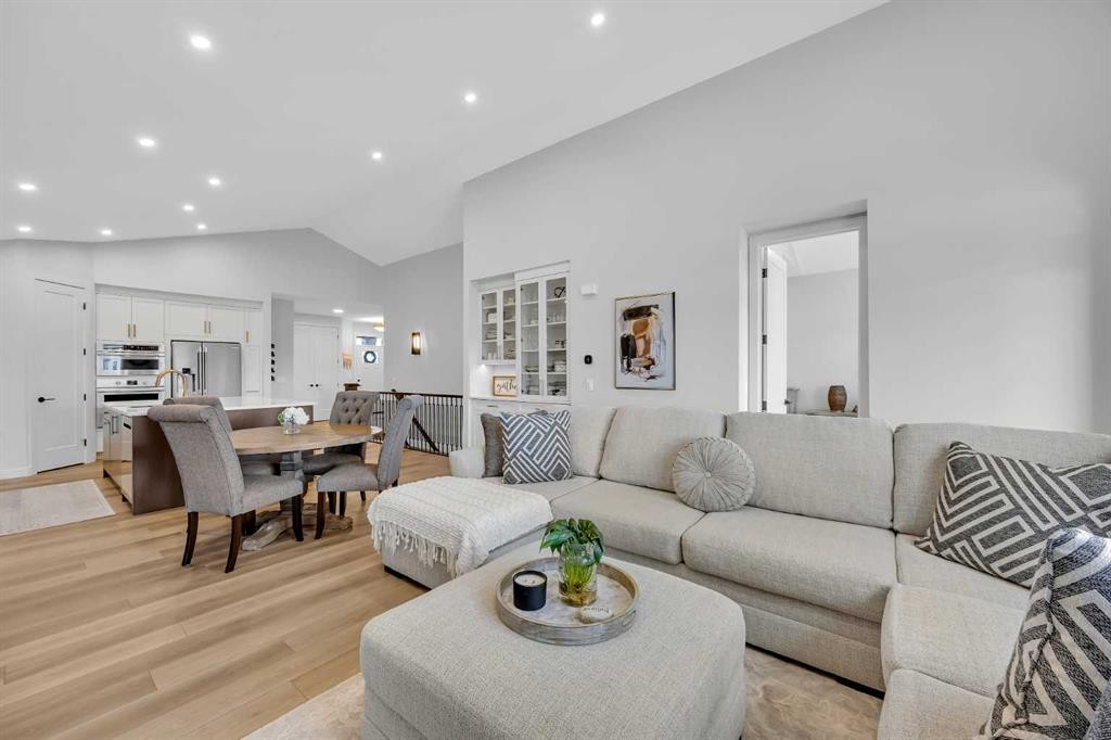 13 Emerson Crescent, Okotoks, AB - Indoor Photo Showing Living Room