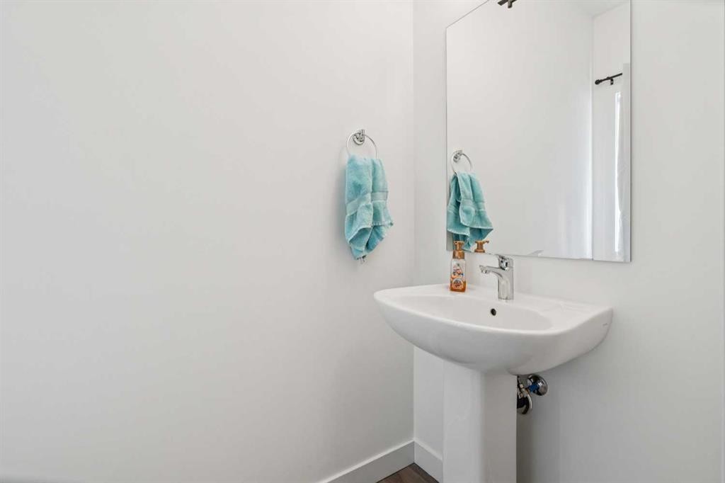 101-24 Rivercrest Drive, Cochrane, AB - Indoor Photo Showing Bathroom