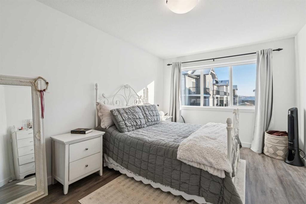 101-24 Rivercrest Drive, Cochrane, AB - Indoor Photo Showing Bedroom