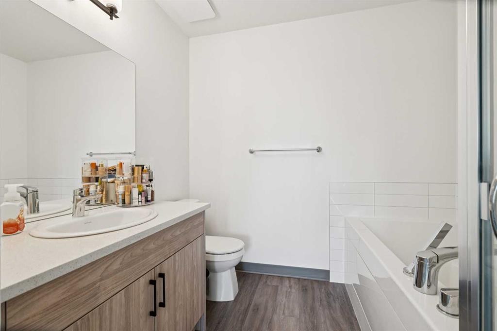 101-24 Rivercrest Drive, Cochrane, AB - Indoor Photo Showing Bathroom