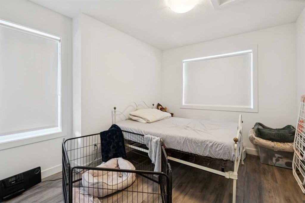 101-24 Rivercrest Drive, Cochrane, AB - Indoor Photo Showing Bedroom