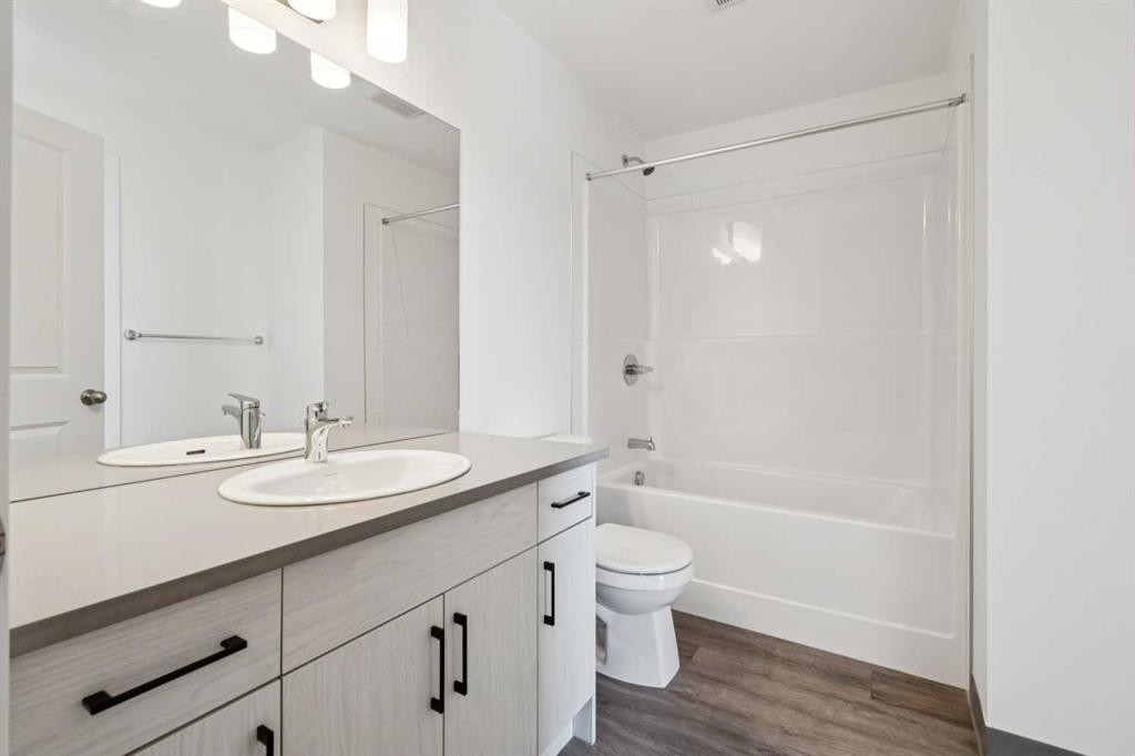 903-24 Rivercrest Drive, Cochrane, AB - Indoor Photo Showing Bathroom
