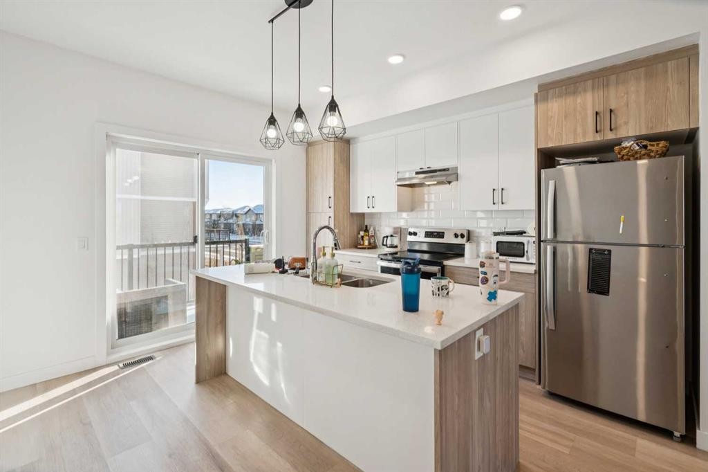 1502-24 Rivercrest Drive, Cochrane, AB - Indoor Photo Showing Kitchen With Stainless Steel Kitchen With Upgraded Kitchen
