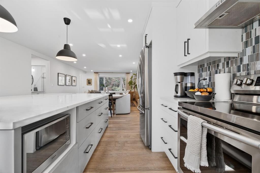 407 Brookmere Crescent Sw, Calgary, AB