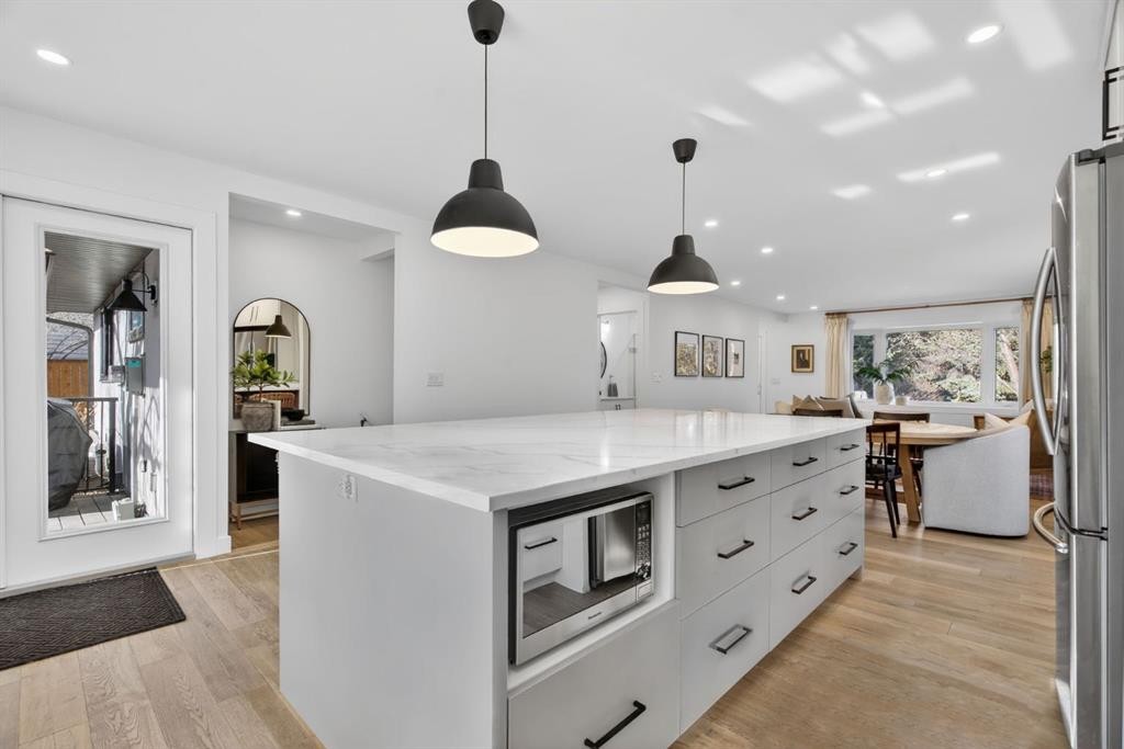 407 Brookmere Crescent Sw, Calgary, AB