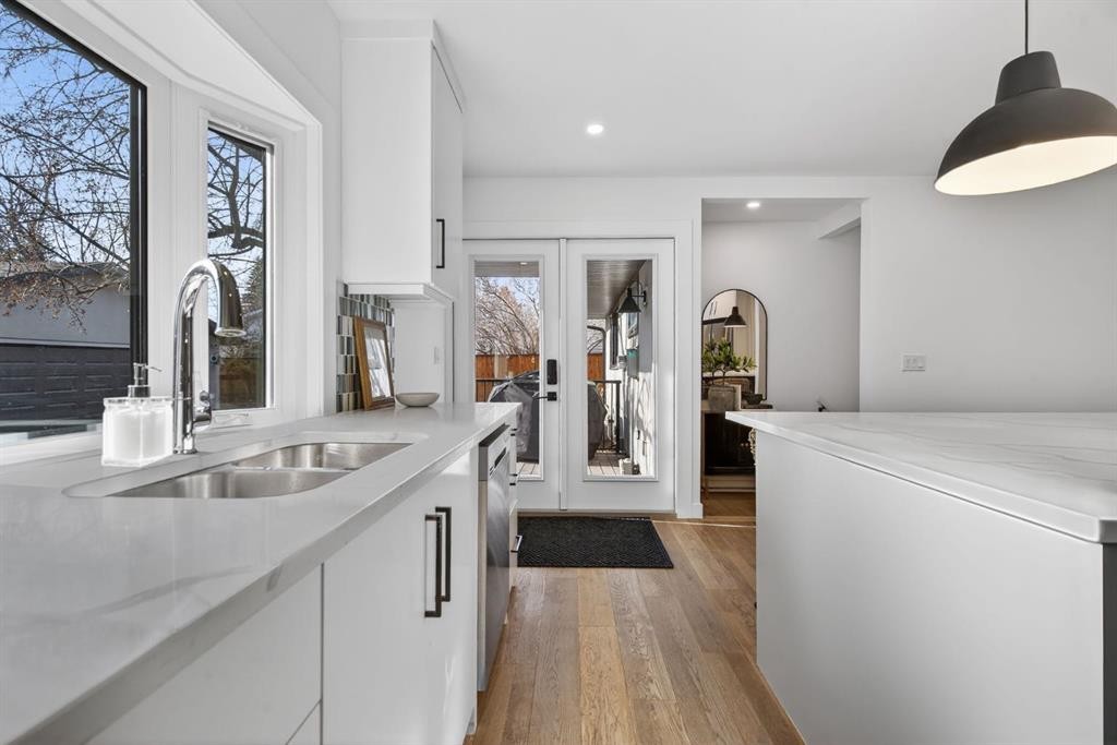 407 Brookmere Crescent Sw, Calgary, AB