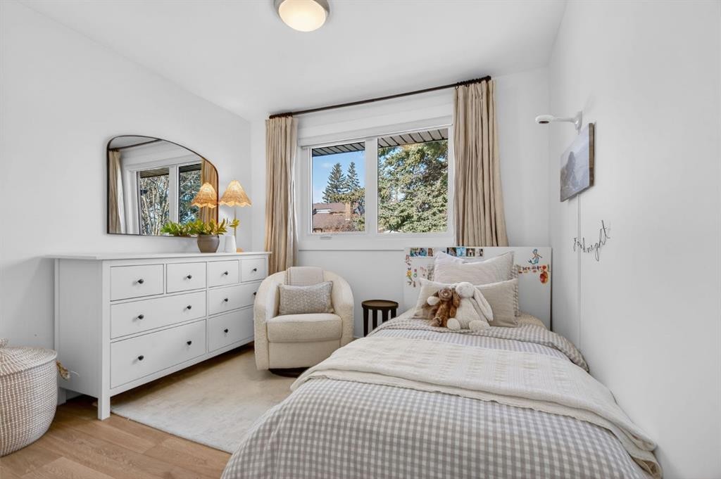 407 Brookmere Crescent Sw, Calgary, AB