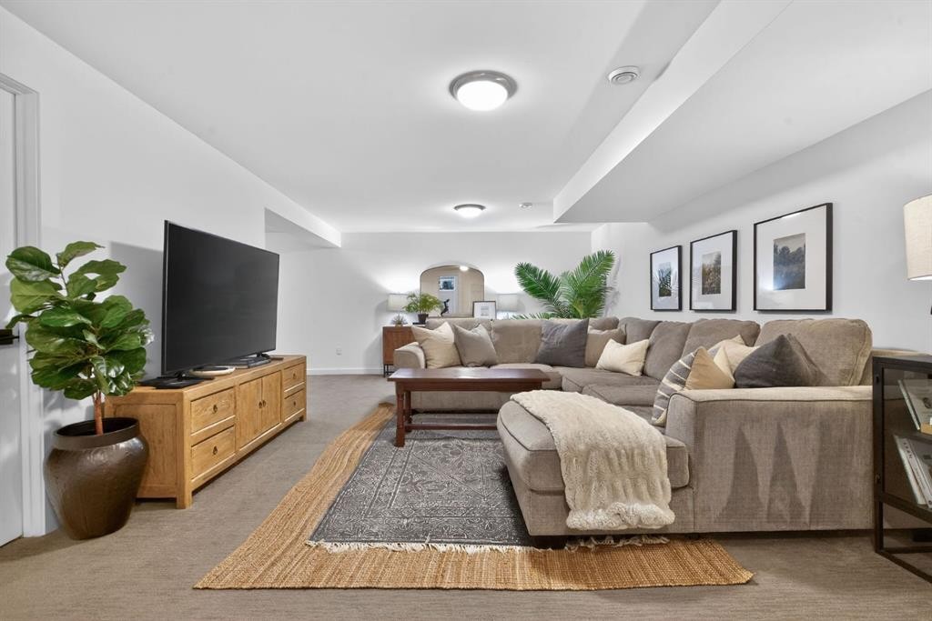 407 Brookmere Crescent Sw, Calgary, AB