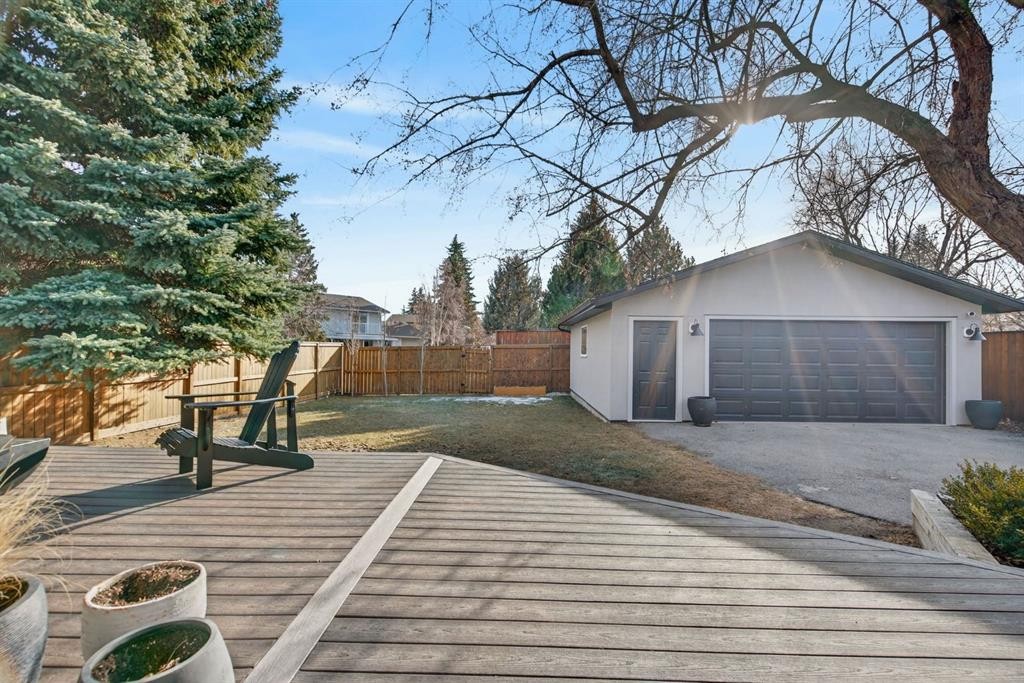 407 Brookmere Crescent Sw, Calgary, AB