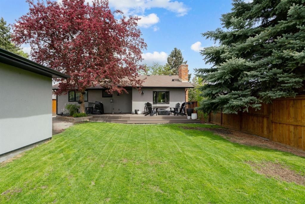 407 Brookmere Crescent Sw, Calgary, AB