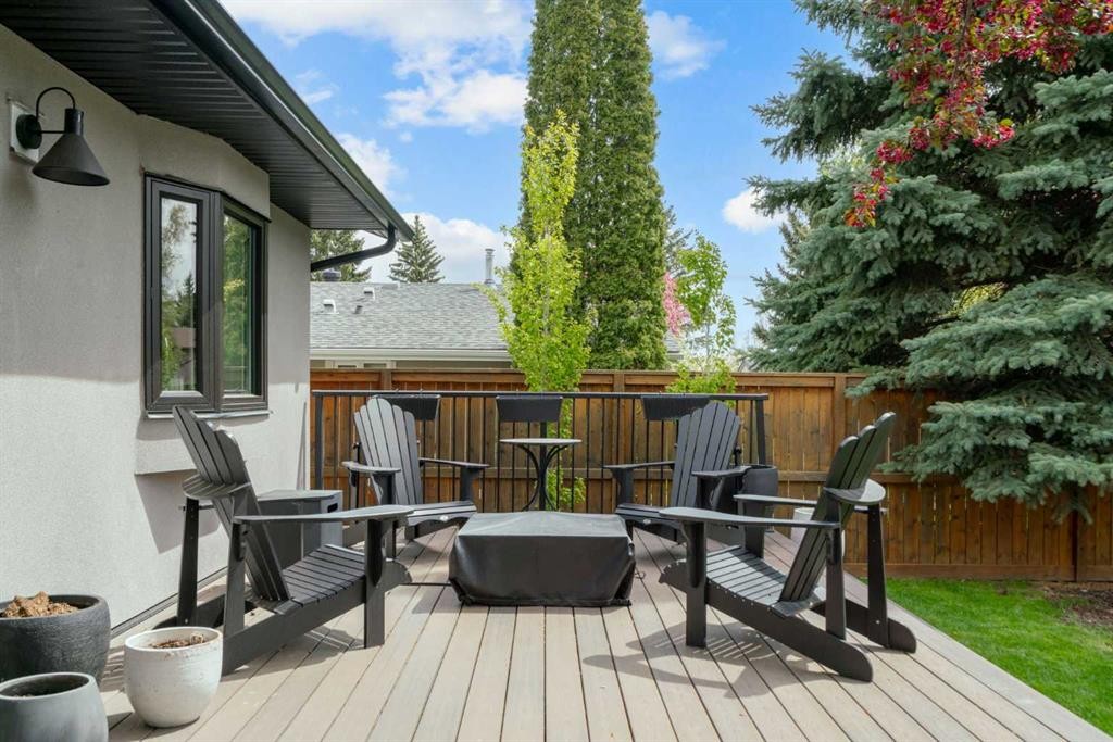 407 Brookmere Crescent Sw, Calgary, AB