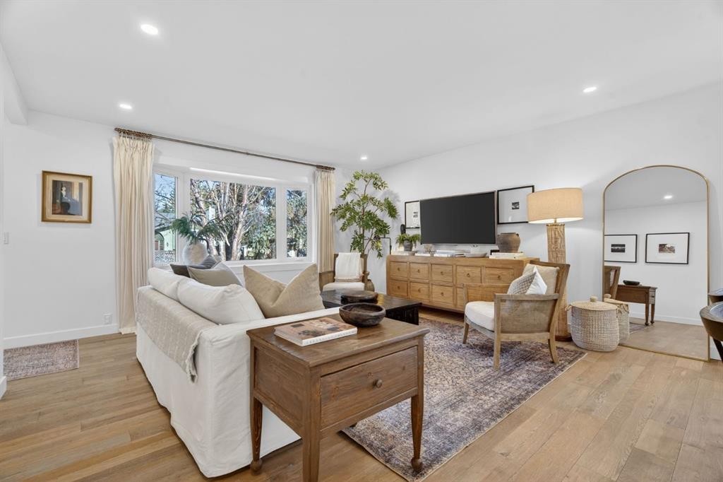 407 Brookmere Crescent Sw, Calgary, AB