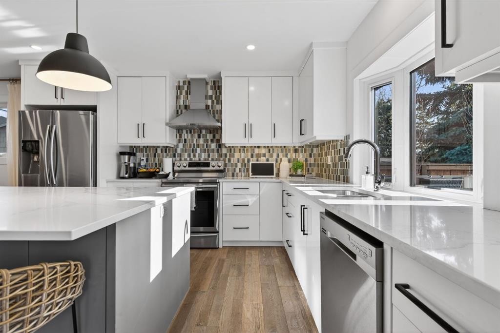 407 Brookmere Crescent Sw, Calgary, AB