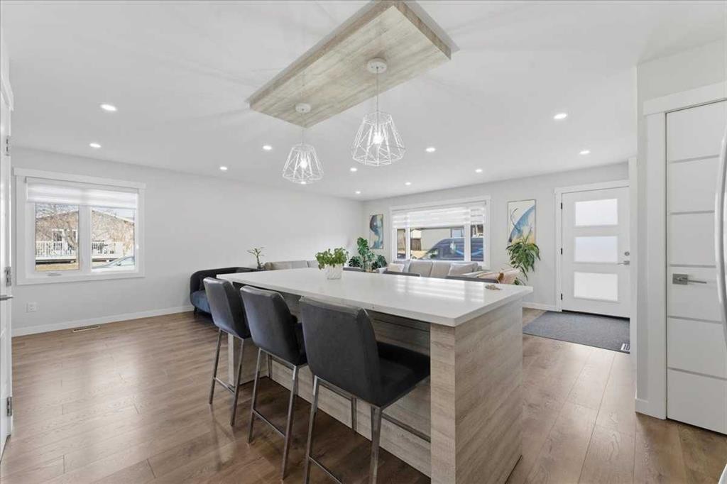 6603 Malvern Road Ne, Calgary, AB - Indoor Photo Showing Dining Room