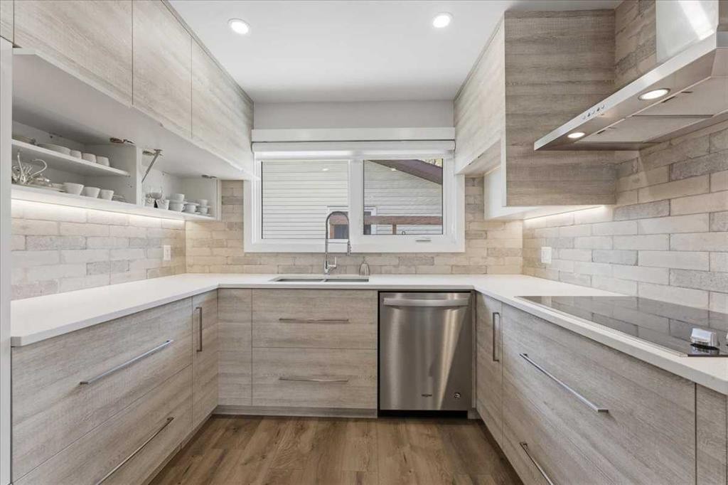 6603 Malvern Road Ne, Calgary, AB - Indoor Photo Showing Kitchen With Upgraded Kitchen