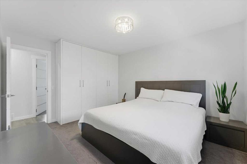 6603 Malvern Road Ne, Calgary, AB - Indoor Photo Showing Bedroom