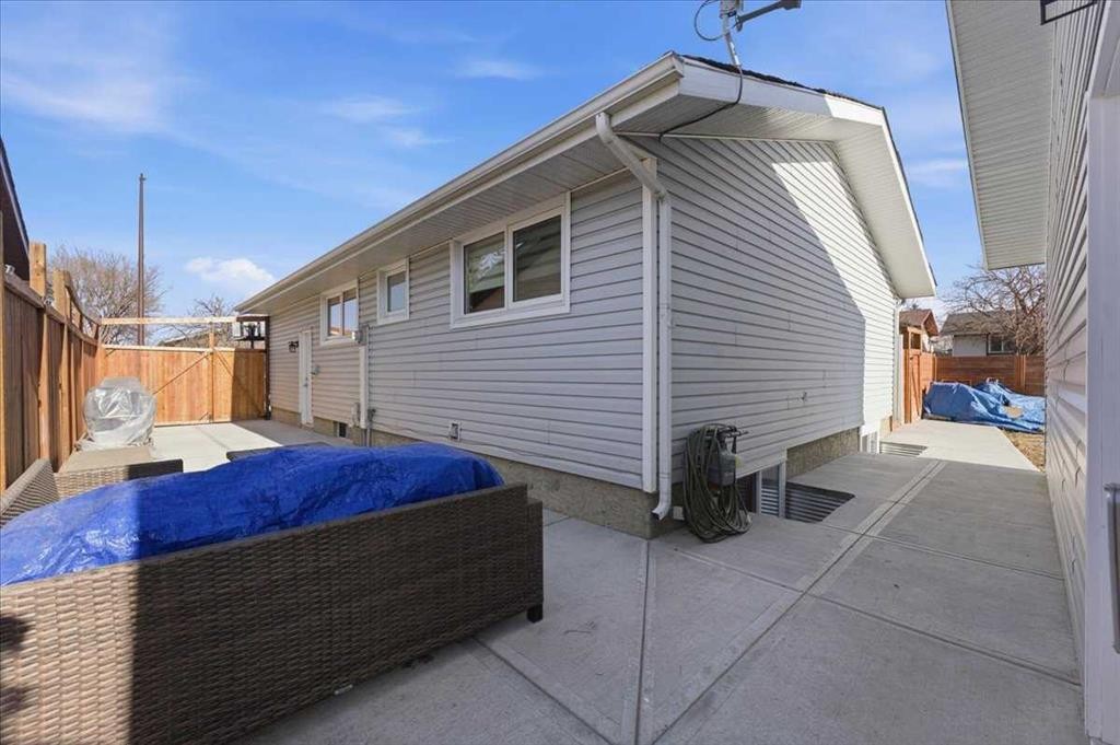 6603 Malvern Road Ne, Calgary, AB - Outdoor With Exterior