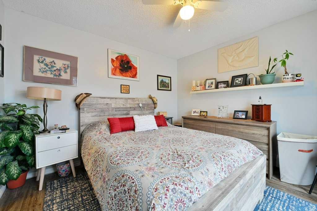 5-7740 Hunterview Drive Nw, Calgary, AB - Indoor Photo Showing Bedroom