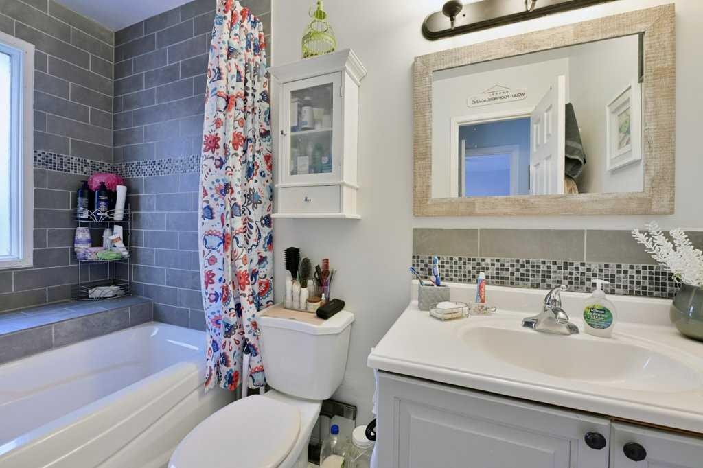 5-7740 Hunterview Drive Nw, Calgary, AB - Indoor Photo Showing Bathroom