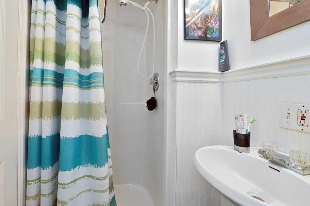 5-7740 Hunterview Drive Nw, Calgary, AB - Indoor Photo Showing Bathroom