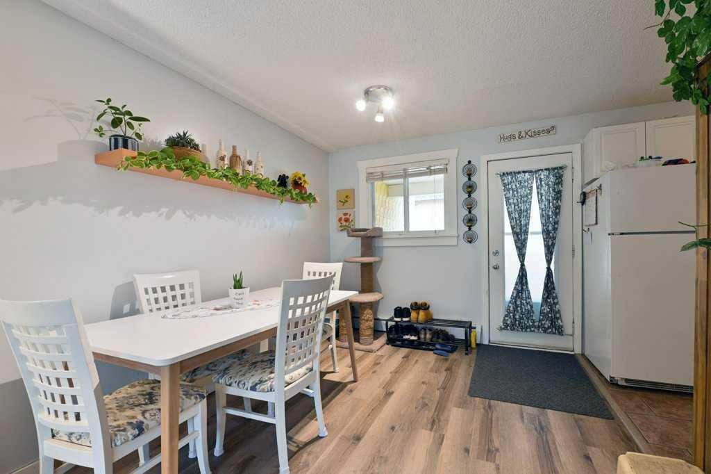 5-7740 Hunterview Drive Nw, Calgary, AB - Indoor Photo Showing Dining Room