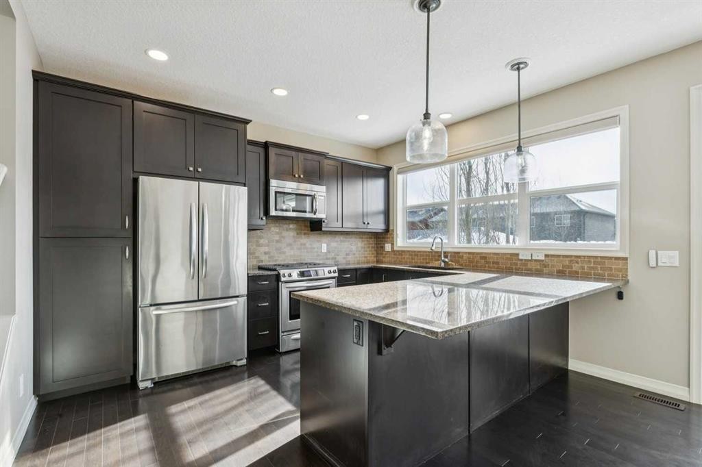 33 Sundown Grove, Cochrane, AB - Indoor Photo Showing Kitchen With Upgraded Kitchen
