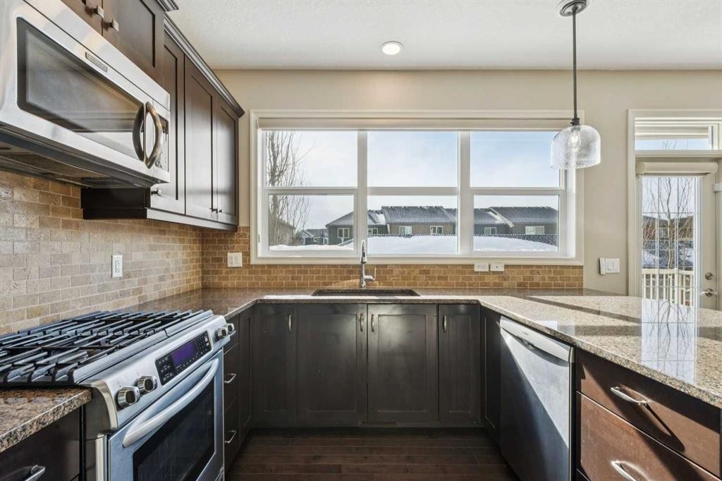 33 Sundown Grove, Cochrane, AB - Indoor Photo Showing Kitchen With Upgraded Kitchen