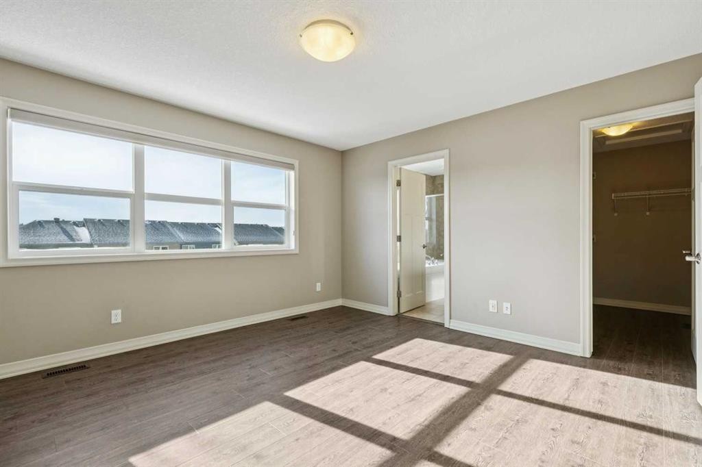 33 Sundown Grove, Cochrane, AB - Indoor Photo Showing Other Room
