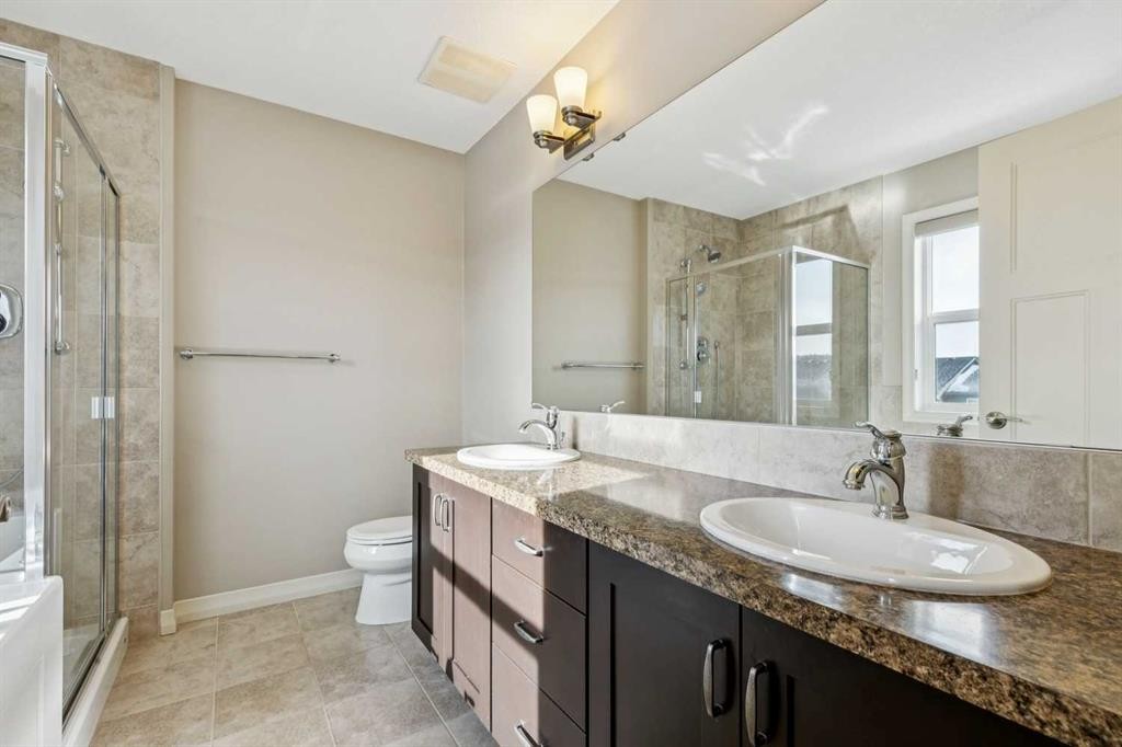 33 Sundown Grove, Cochrane, AB - Indoor Photo Showing Bathroom