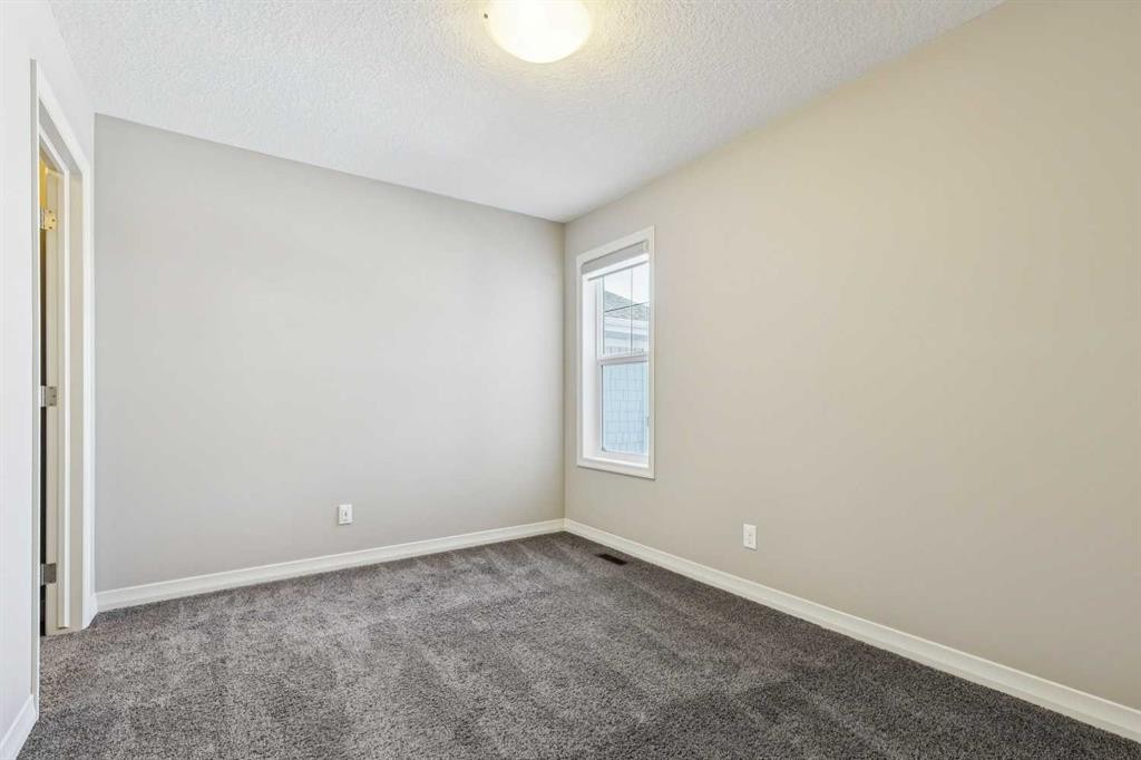 33 Sundown Grove, Cochrane, AB - Indoor Photo Showing Other Room