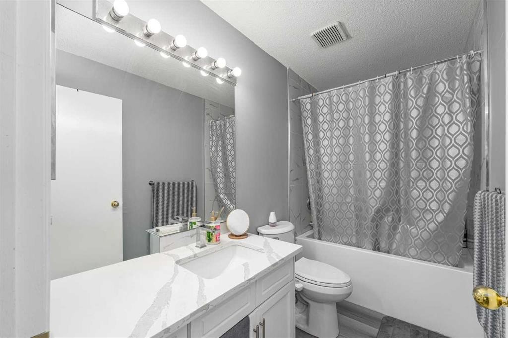 14 Coral Sands Place Ne, Calgary, AB - Indoor Photo Showing Bathroom