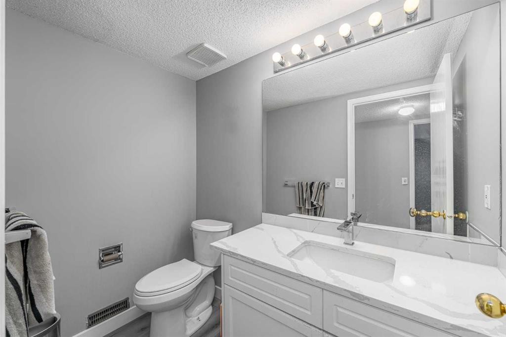 14 Coral Sands Place Ne, Calgary, AB - Indoor Photo Showing Bathroom