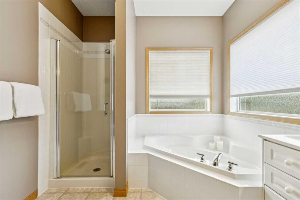 232 Springmere Place, Chestermere, AB - Indoor Photo Showing Bathroom