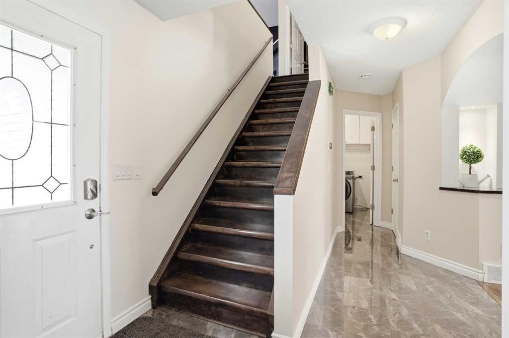 618 Citadel Drive Nw, Calgary, AB - Indoor Photo Showing Other Room