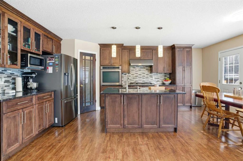 618 Citadel Drive Nw, Calgary, AB - Indoor Photo Showing Kitchen With Stainless Steel Kitchen With Upgraded Kitchen
