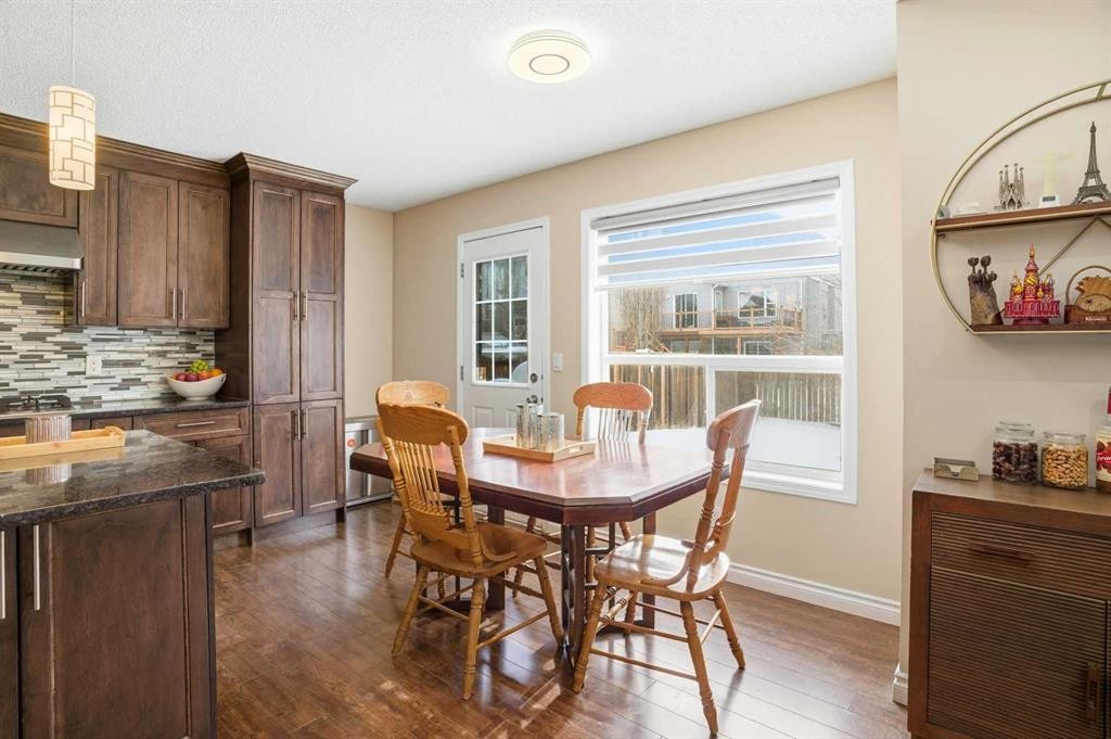 618 Citadel Drive Nw, Calgary, AB - Indoor Photo Showing Dining Room