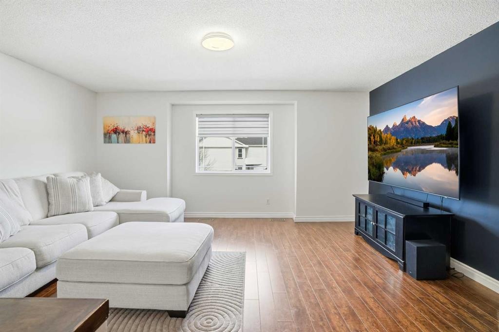 618 Citadel Drive Nw, Calgary, AB - Indoor Photo Showing Living Room