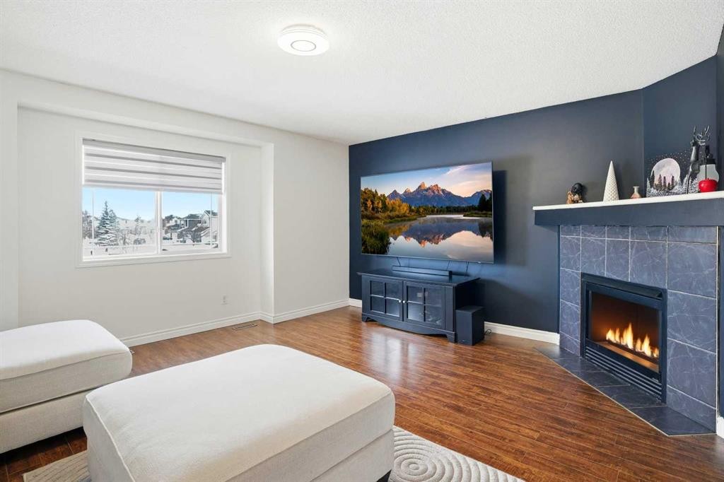 618 Citadel Drive Nw, Calgary, AB - Indoor Photo Showing Living Room With Fireplace