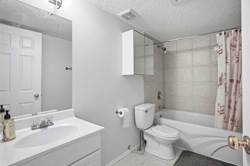 618 Citadel Drive Nw, Calgary, AB - Indoor Photo Showing Bathroom