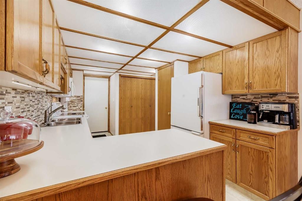 4118 Silverpark Estates Close, Olds, AB - Indoor Photo Showing Kitchen