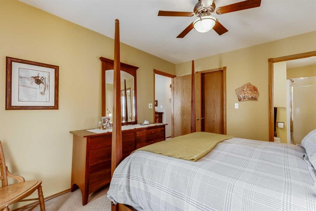 4118 Silverpark Estates Close, Olds, AB - Indoor Photo Showing Bedroom