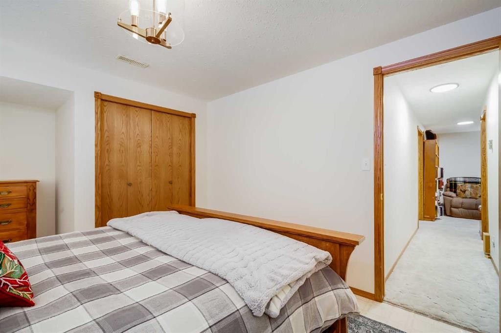 4118 Silverpark Estates Close, Olds, AB - Indoor Photo Showing Bedroom