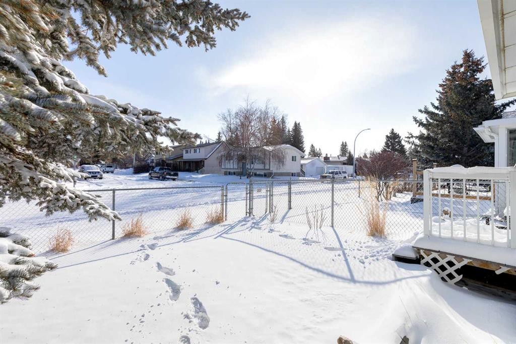 4118 Silverpark Estates Close, Olds, AB - Outdoor
