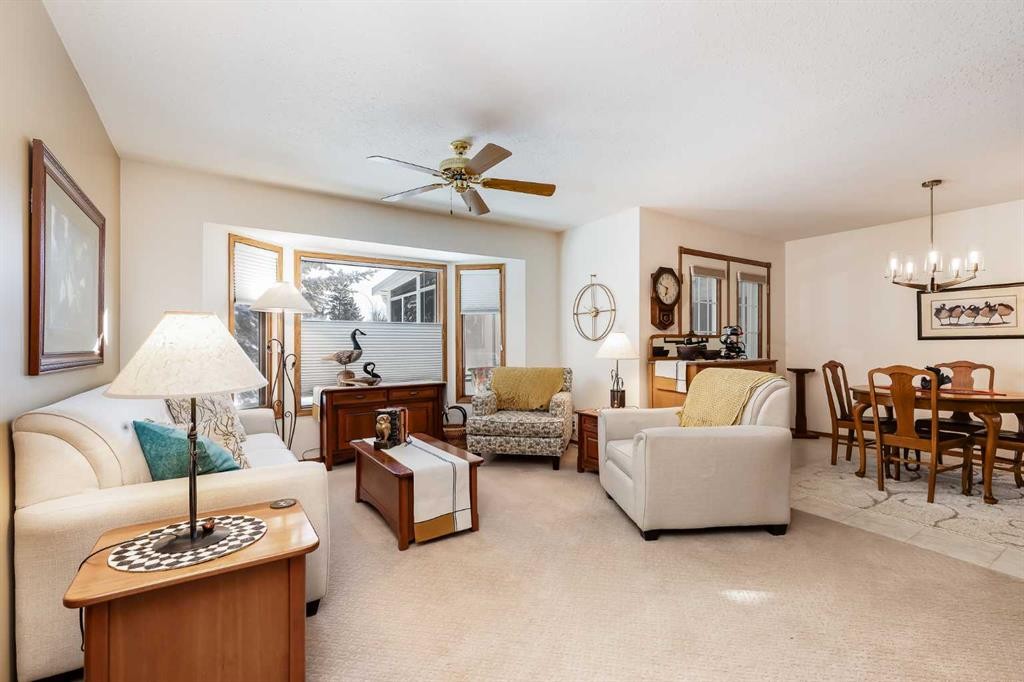 4118 Silverpark Estates Close, Olds, AB - Indoor Photo Showing Living Room