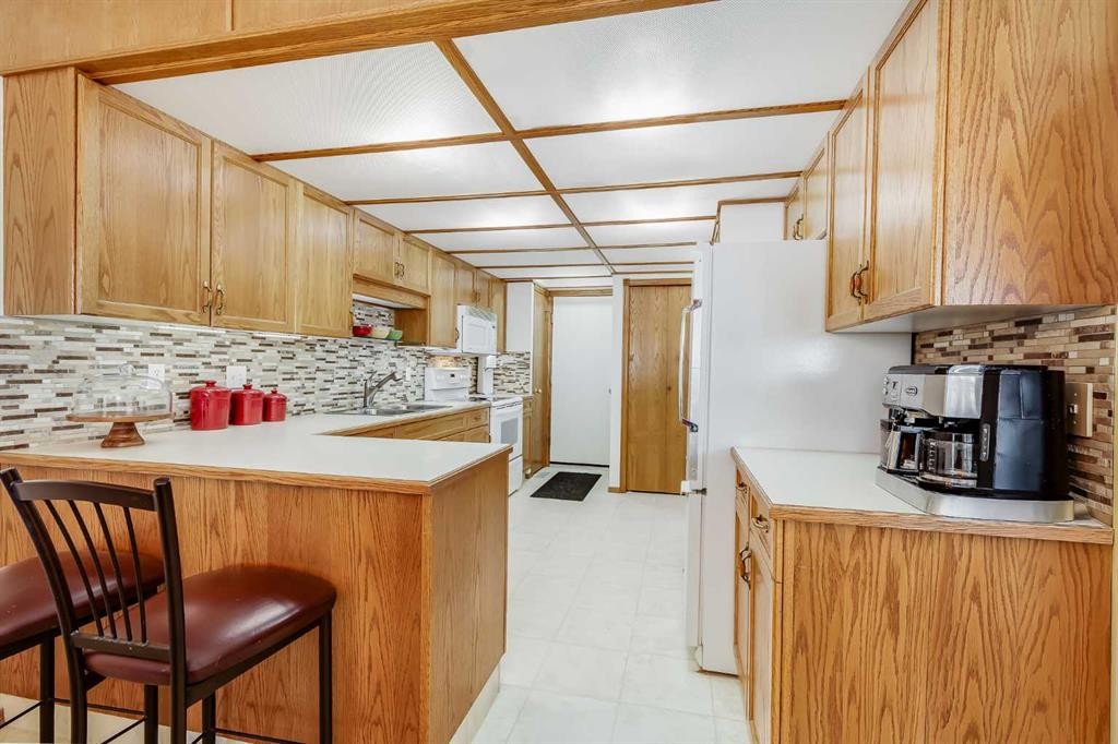 4118 Silverpark Estates Close, Olds, AB - Indoor Photo Showing Kitchen
