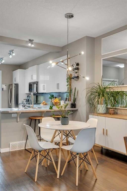 221 New Brighton Row Se, Calgary, AB - Indoor Photo Showing Dining Room