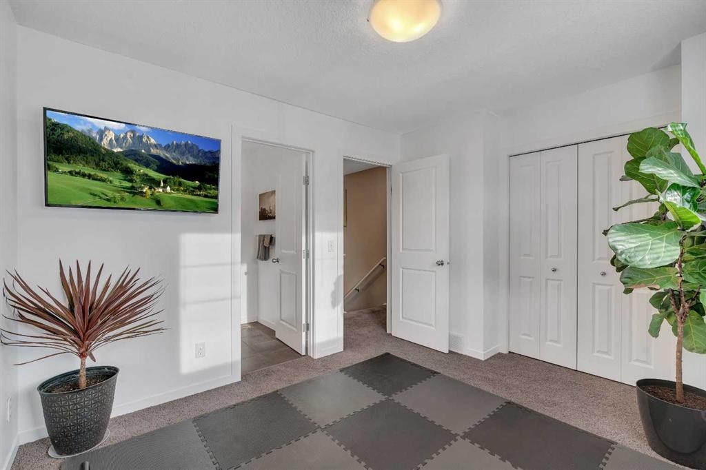 221 New Brighton Row Se, Calgary, AB - Indoor Photo Showing Other Room